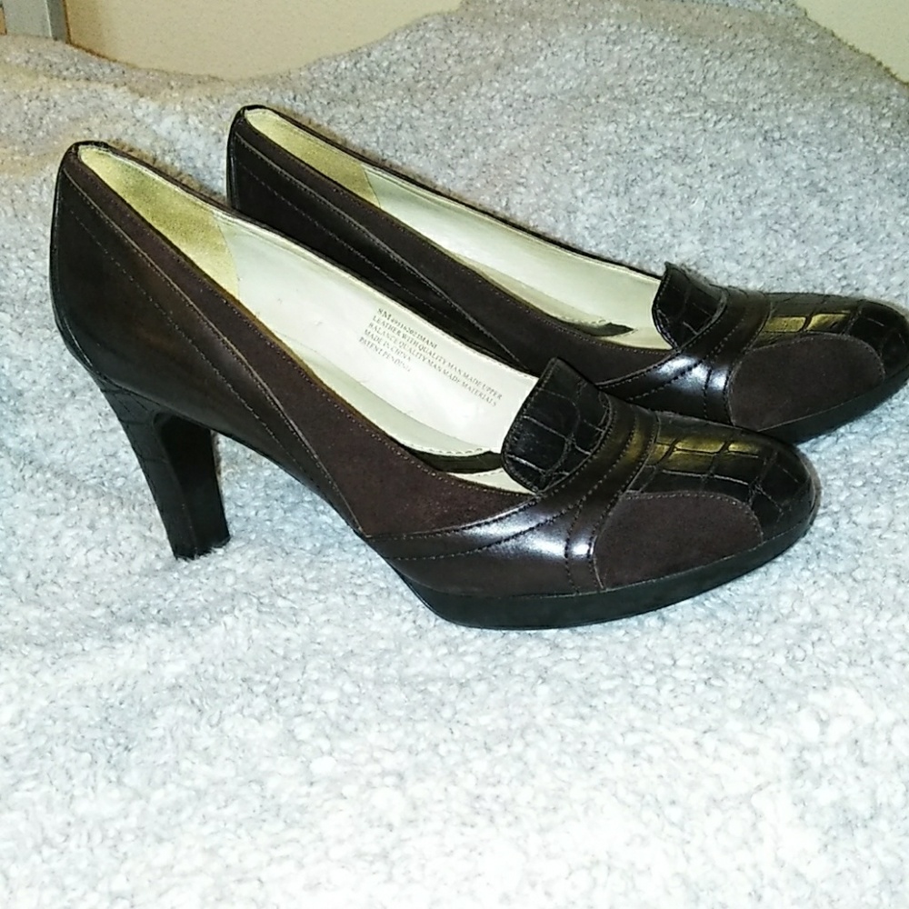 Naturalizer,8m, brown leather heels.